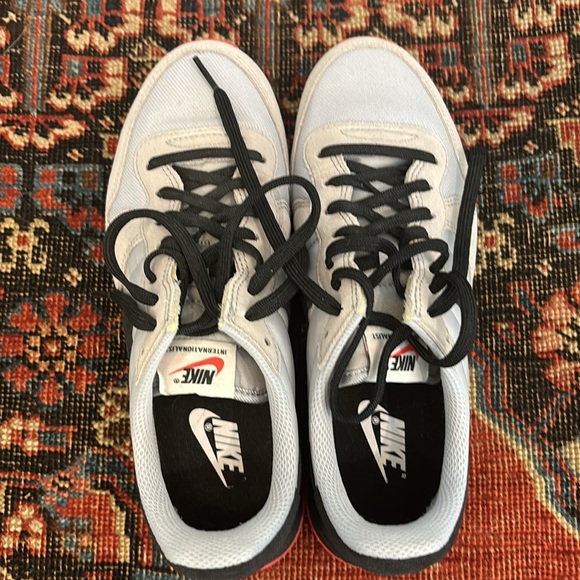 NIB Custom designed Nikes - Picture 4 of 6